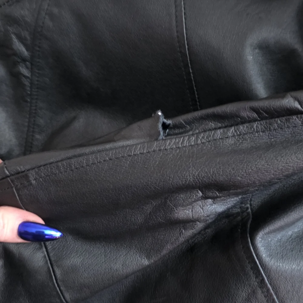 Women's Black 100% Leather Coat with Faux Fur Collar - Picture 6 of 8